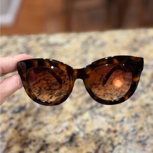Oscar de la Renta tortoise cat-eye style sunglass